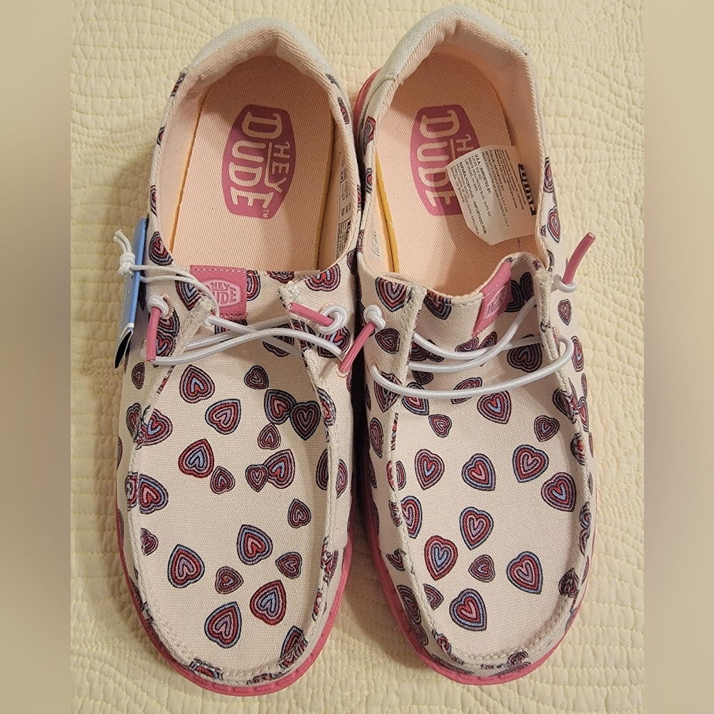 NWT Hey Dude Wendy Youth "Hearts"  Slip On Sneakers, Girls 6, Ladies 7